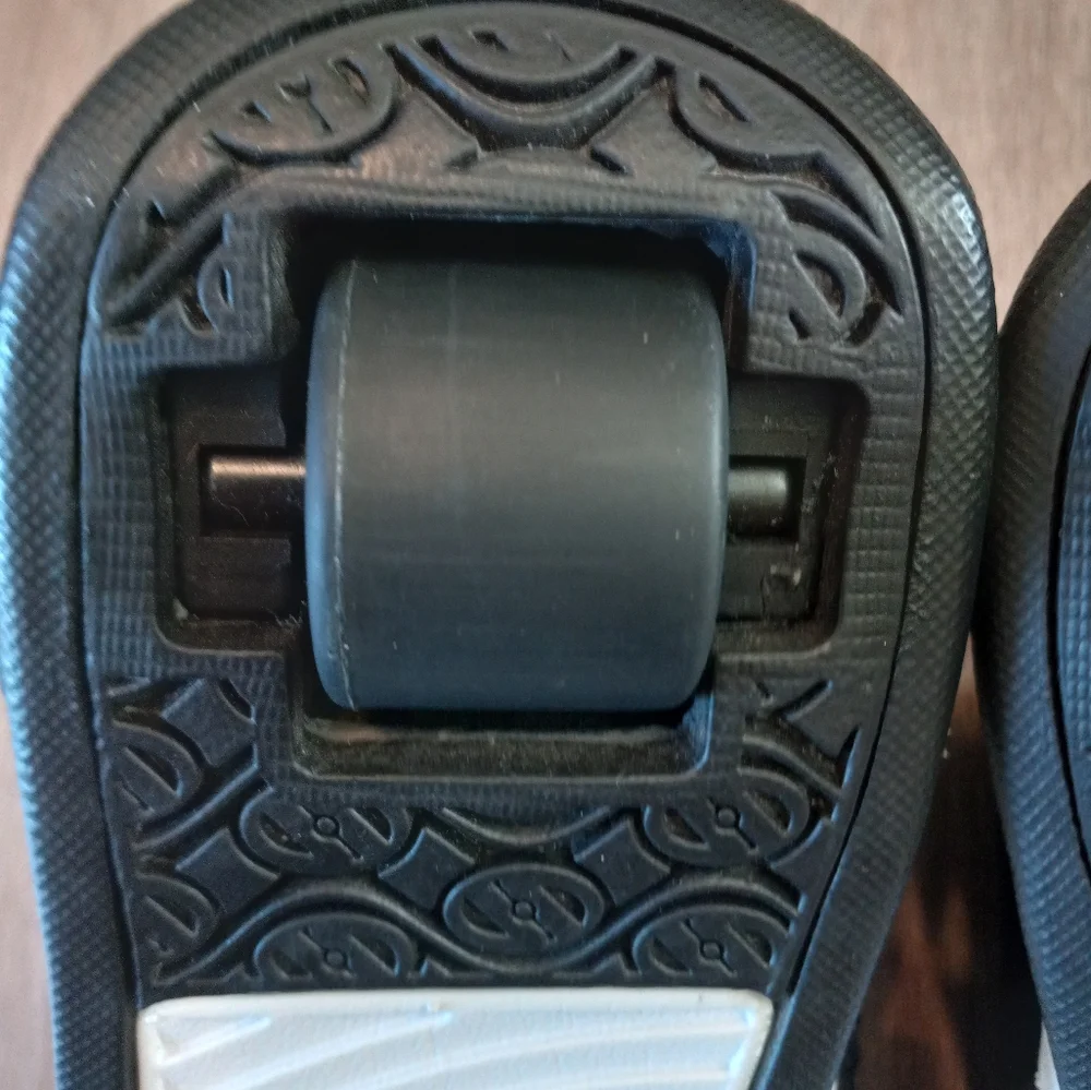 Heelys Youth Sneakers - Picture 8 of 10